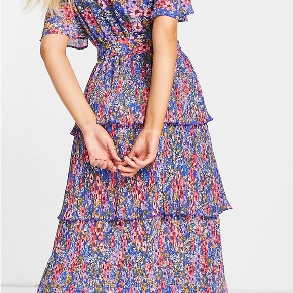 ASOS  Wrap Front Tiered Pleated Midi Dress in Blue Flirty Floral Print Size 8 - Picture 4 of 13